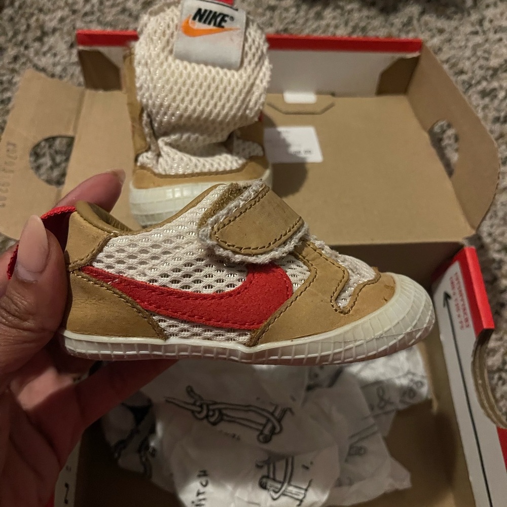 MARS YARD NIKES 4C